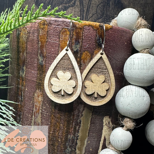 Single Clover Teardrop earrings